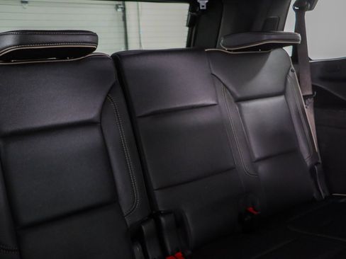 Used 2023 GMC Yukon SLT w/ SLT Luxury Package image 33