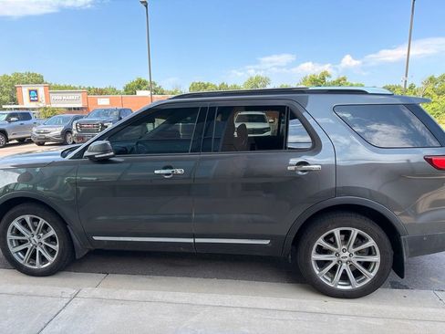 Used 2017 Ford Explorer Limited w/ Equipment Group 301A AWD/4WD image 5