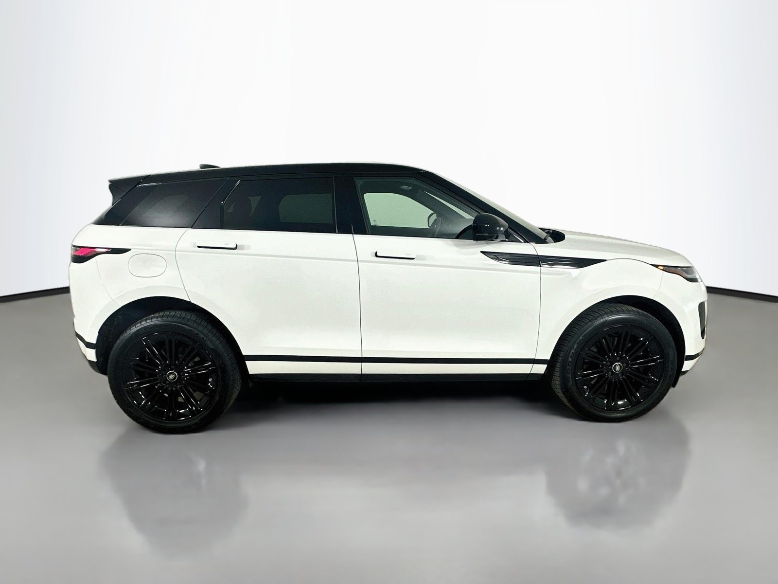 Used 2026 Land Rover Range Rover Evoque S AWD/4WD image 4
