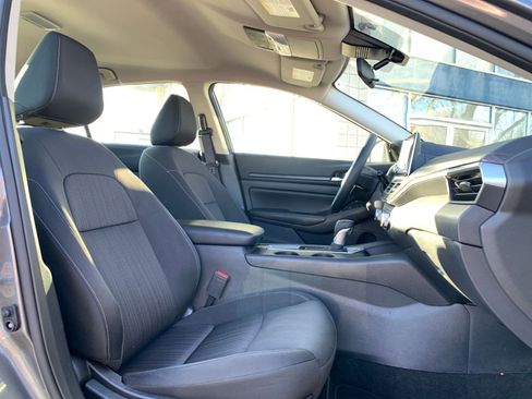 Used 2025 Nissan Altima 2.5 SV image 37