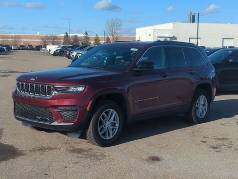 Used 2024 Jeep Grand Cherokee Laredo X image 7