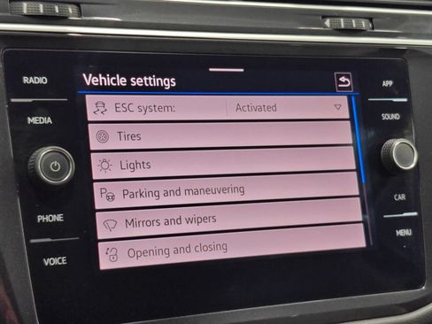 Used 2024 Volkswagen Tiguan SE AWD/4WD image 36