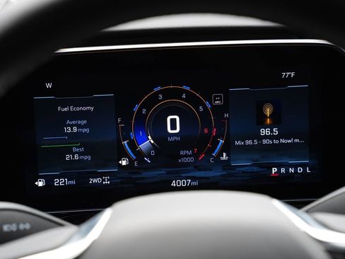 Used 2025 Chevrolet Suburban High Country image 7