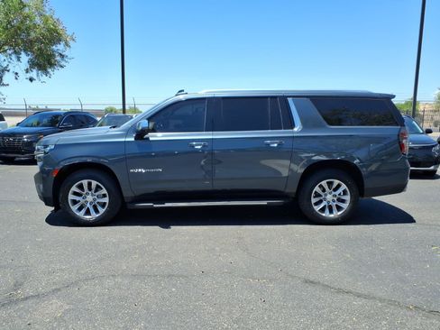 Used 2021 Chevrolet Suburban Premier w/ Premium Package AWD/4WD image 3