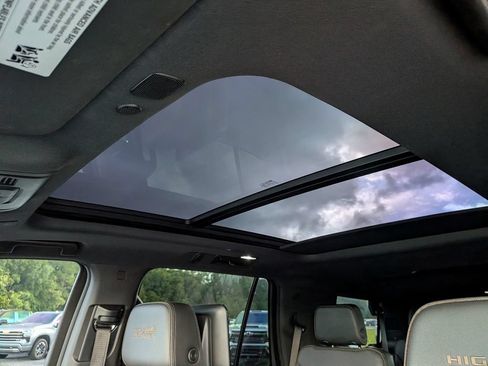 Used 2021 Chevrolet Tahoe High Country AWD/4WD image 18
