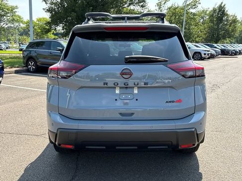 Certified 2025 Nissan Rogue SV AWD/4WD image 3