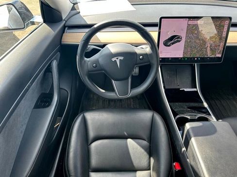 Used 2020 Tesla Model 3 Standard Range Plus image 9