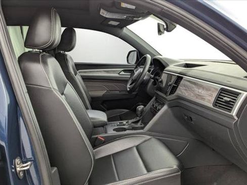 Used 2021 Volkswagen Atlas Cross Sport SE w/ Panoramic Sunroof Package FWD image 19