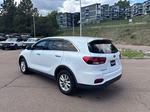 Used 2019 Kia Sorento AWD V6 image 3