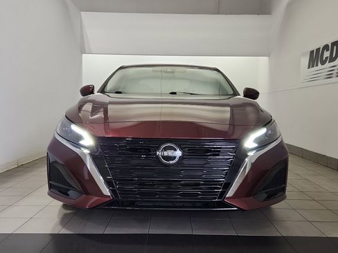 Used 2024 Nissan Altima 2.5 SV w/ SV Premium Package image 3