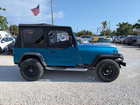 Used 1994 Jeep Wrangler S image 8