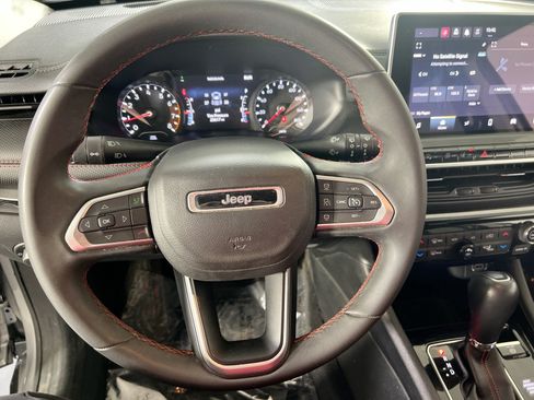 Used 2022 Jeep Compass Trailhawk AWD/4WD image 11