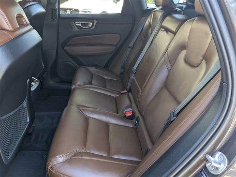 Certified 2022 Volvo XC60 B5 Inscription w/ Advanced Package image 15