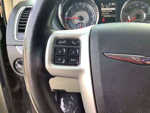 Used 2015 Chrysler Town & Country Touring-L w/ Driver Convenience Group FWD image 20