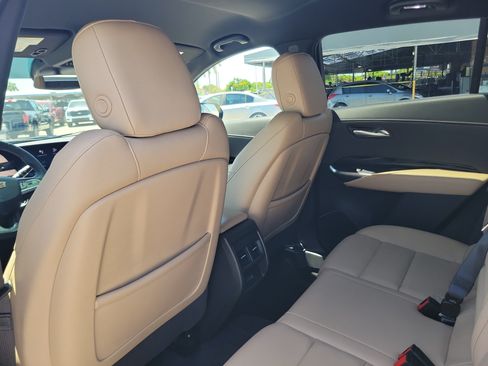Used 2024 Cadillac XT4 Luxury FWD image 15