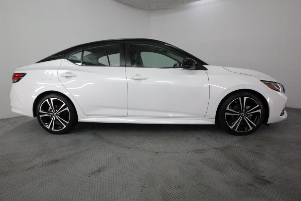 Used 2022 Nissan Sentra SR w/ SR Premium Package FWD image 5