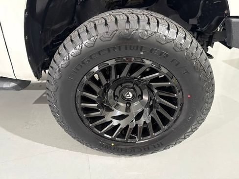 Used 2019 Toyota Tundra Platinum AWD/4WD image 12