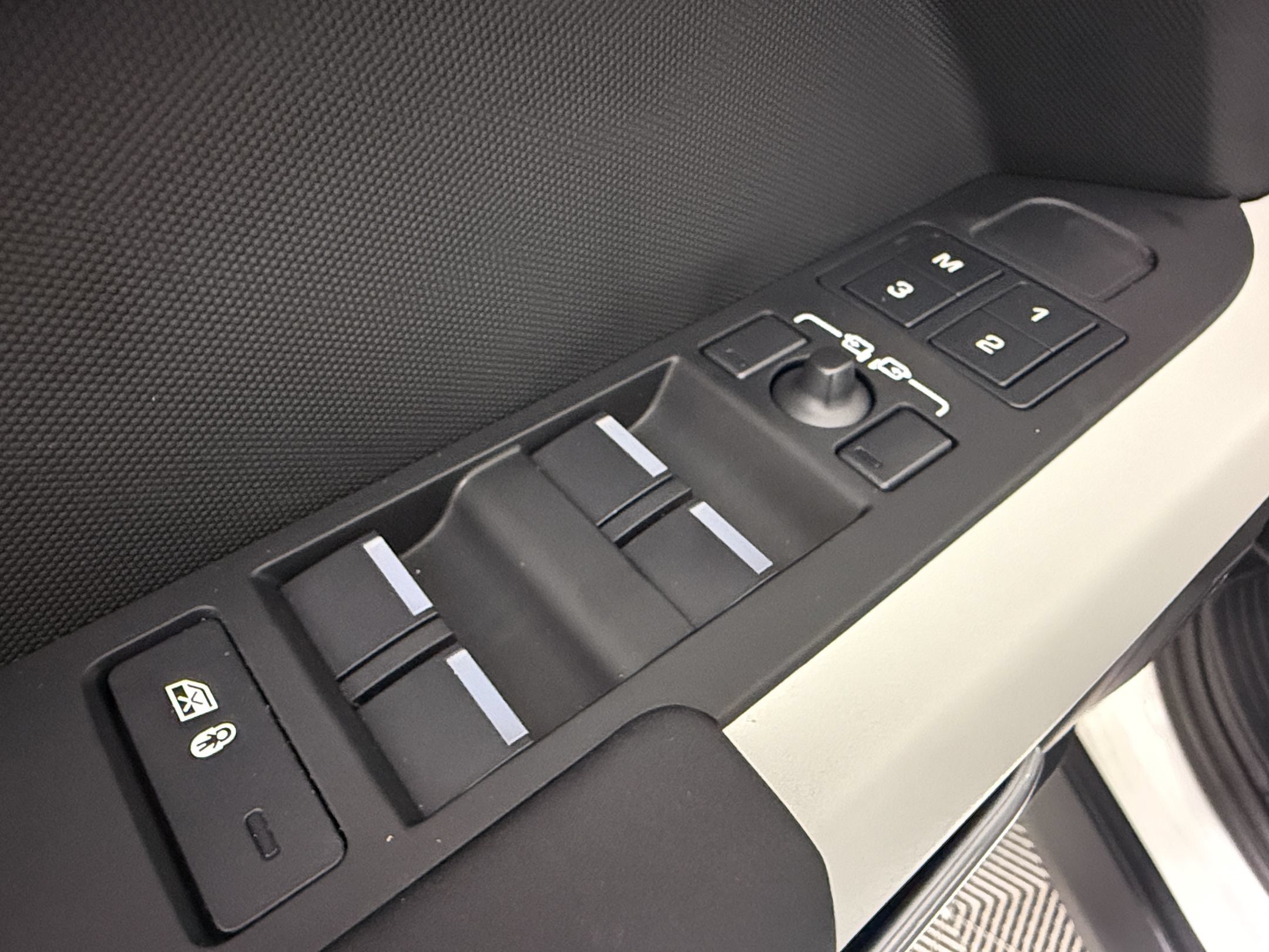 Used 2024 Land Rover Defender 110 S AWD/4WD image 13