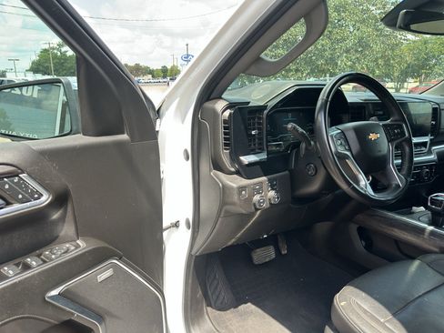 Used 2023 Chevrolet Silverado 1500 LTZ AWD/4WD image 17