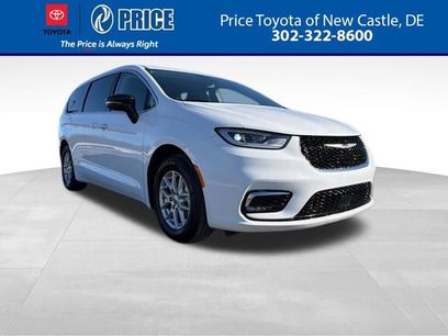 Used 2024 Chrysler Pacifica Touring-L
