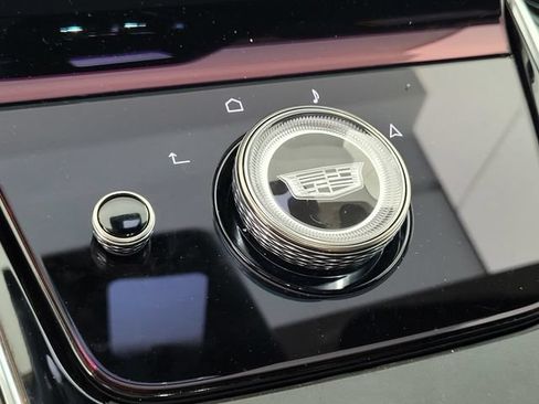 Certified 2025 Cadillac Escalade IQ Luxury 2 w/ LPO, Premium Carpet Package AWD/4WD image 12