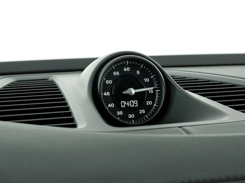 New 2025 Porsche Macan 4S Electric image 18