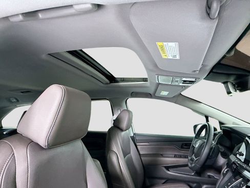 Certified 2024 Honda Odyssey EX-L image 18