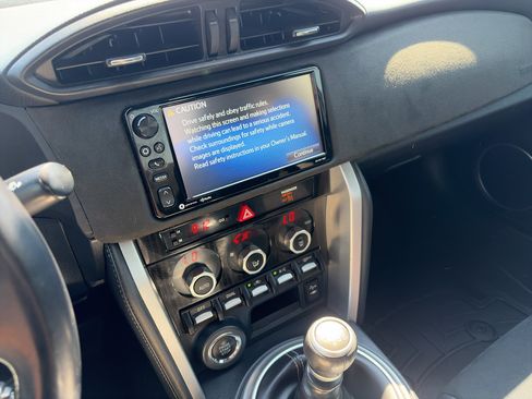 Used 2018 Toyota 86 RWD image 19