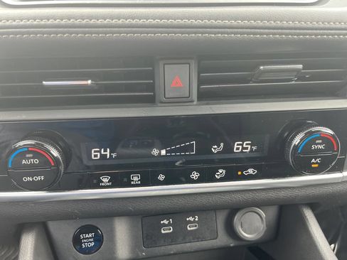 Used 2025 Nissan Rogue SV AWD/4WD image 19