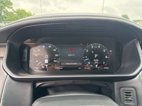 Used 2024 Land Rover Discovery Metropolitan Edition AWD/4WD image 28