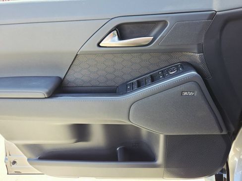 Used 2024 Lexus GX 550 w/ Accessory Package (Z1) AWD/4WD image 17