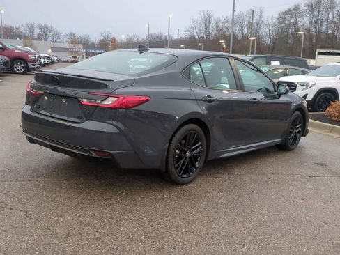 Used 2025 Toyota Camry SE image 8
