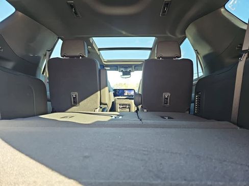 New 2026 Chevrolet Suburban Premier image 35