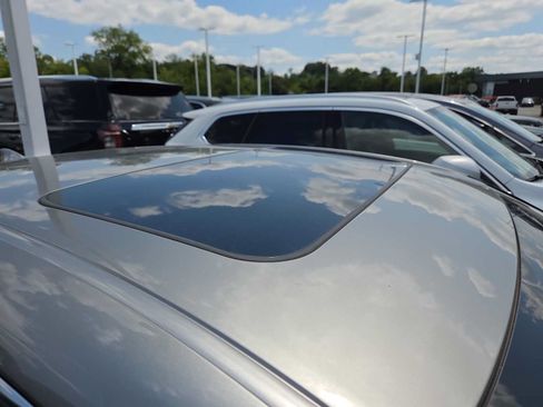 Used 2020 Lexus ES 300h Ultra Luxury w/ Accessory Package 2 FWD image 7
