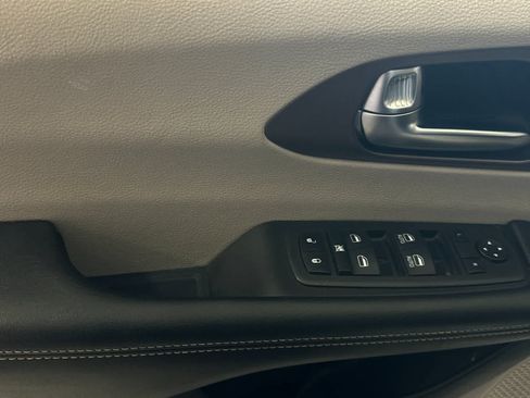Used 2023 Chrysler Voyager LX FWD image 13