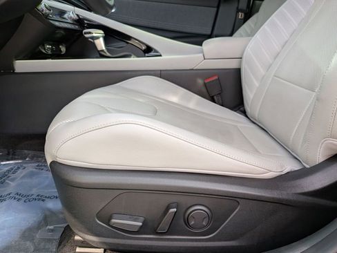 Used 2023 Hyundai Elantra Limited image 17