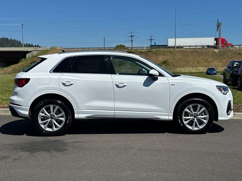 Used 2025 Audi Q3 2.0T Premium AWD/4WD image 2