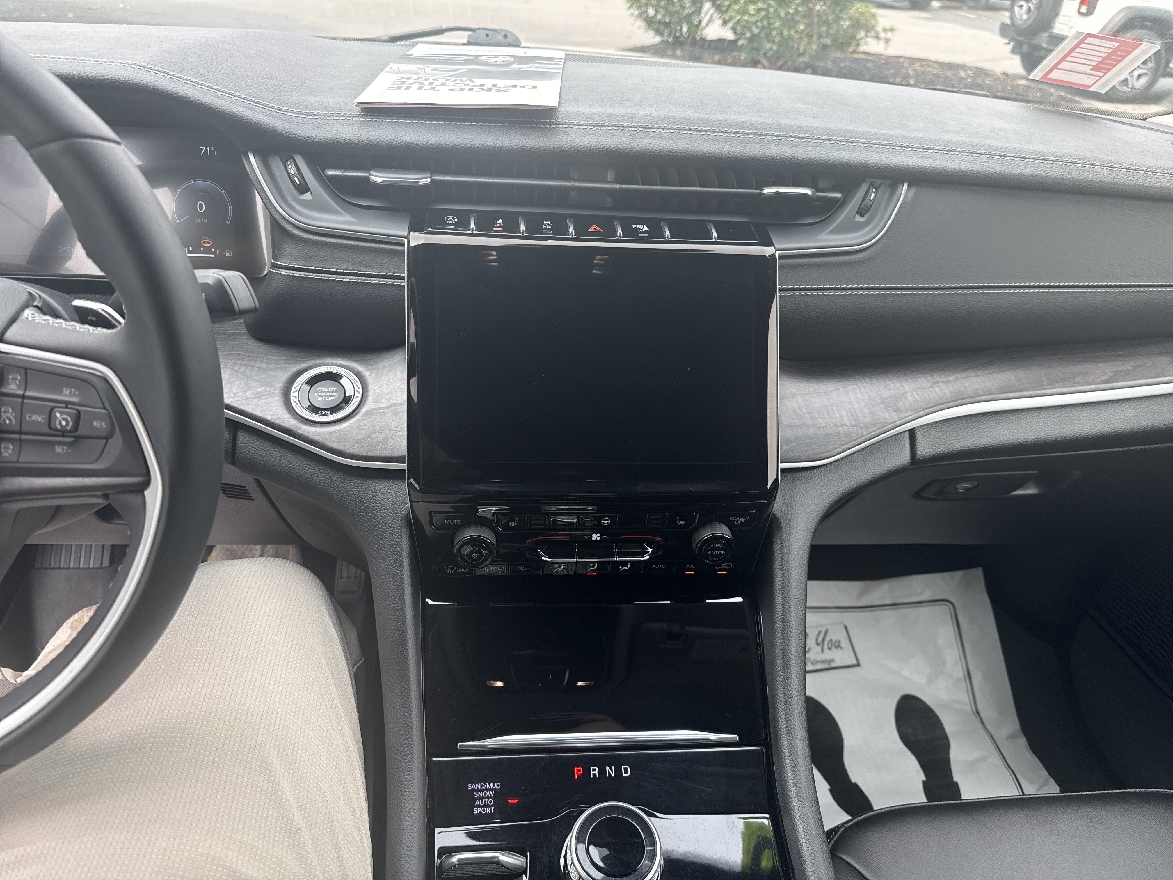 Used 2023 Jeep Grand Cherokee Limited AWD/4WD image 24