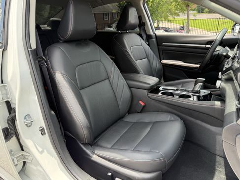 Used 2024 Nissan Altima 2.5 SR w/ SR Premium Package FWD image 33