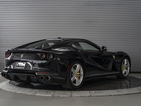 Used 2019 Ferrari 812 Superfast RWD image 5