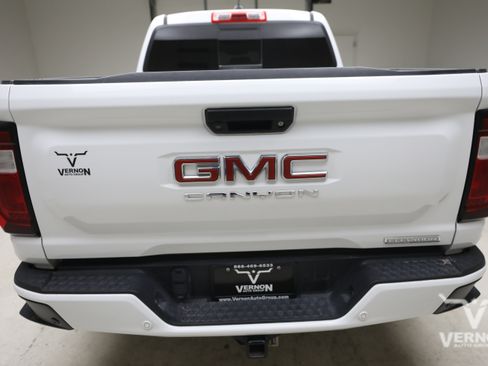 Used 2024 GMC Canyon Elevation w/ Elevation Premium Package AWD/4WD image 4