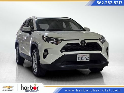 Used 2019 Toyota RAV4 XLE FWD image 1