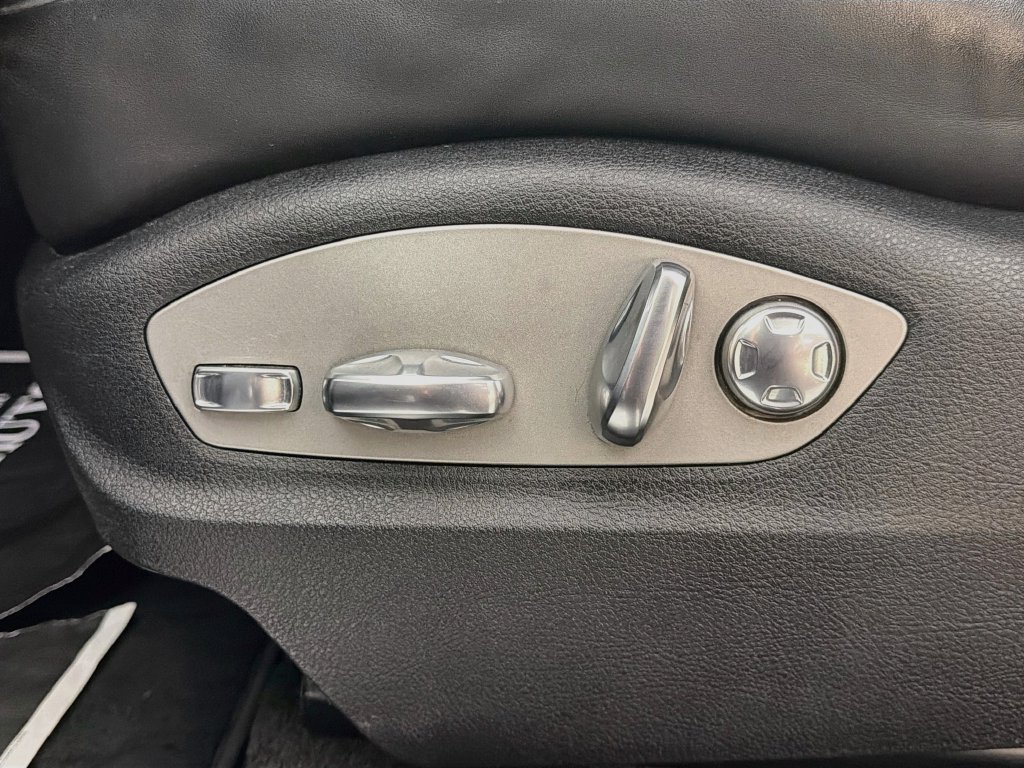 Certified 2023 Porsche Macan AWD/4WD image 22