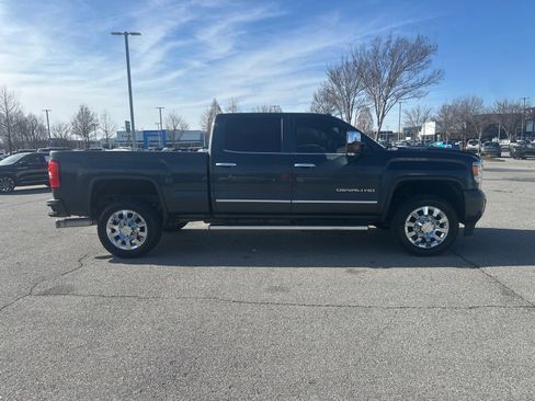 Used 2018 GMC Sierra 2500 Denali w/ Duramax Plus Package image 4