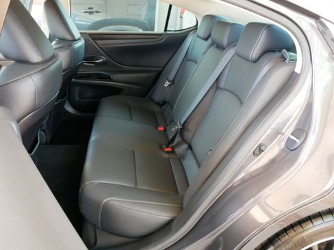 Used 2023 Lexus ES 250 w/ Premium Package AWD/4WD image 20