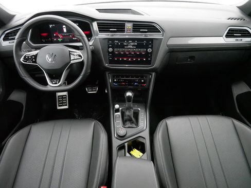 Certified 2023 Volkswagen Tiguan SE R-Line image 10