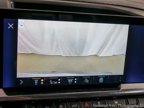 Used 2022 Chevrolet Silverado 1500 LTZ w/ LTZ Premium Package AWD/4WD image 18