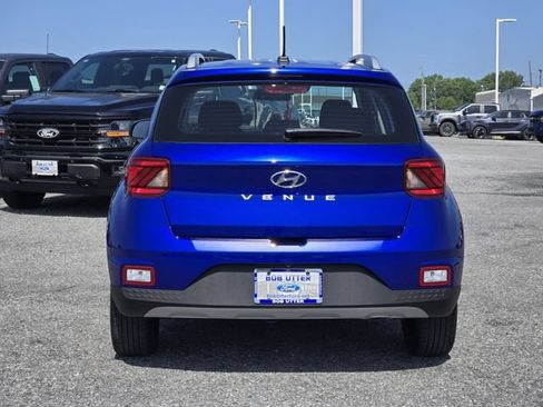 Used 2024 Hyundai Venue SEL FWD image 6