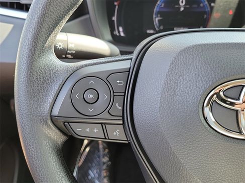 Used 2026 Toyota Corolla LE image 5