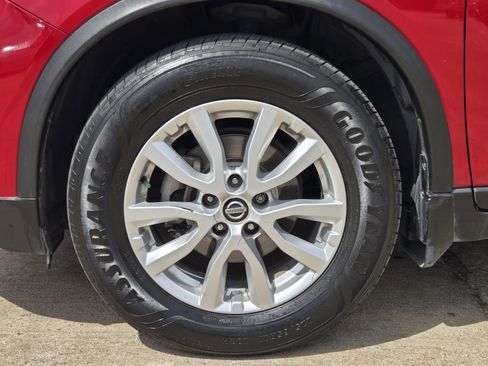 Used 2017 Nissan Rogue SV image 7